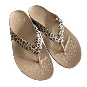 CROCS animal print thong sandals Sz 10 women